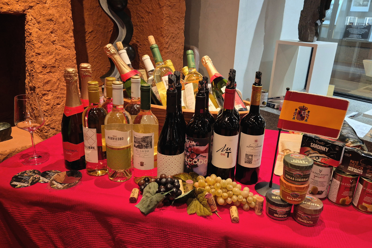 Read more about the article Degustace španělských vín a delikates v Art-n-Coffee/leden 2025